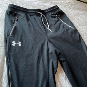 Under Armour youth loose fit pants in size medium